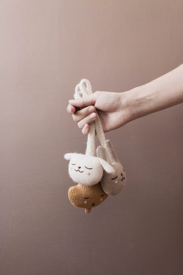 Main Sauvage - Babygym speeltje - Lamb